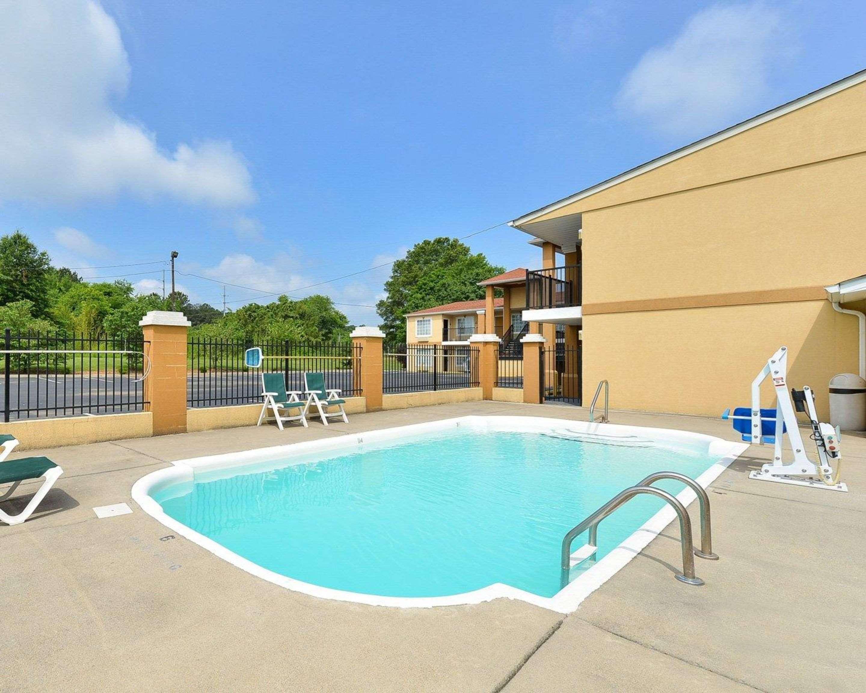 Quality Inn & Suites Cartersville Exterior photo