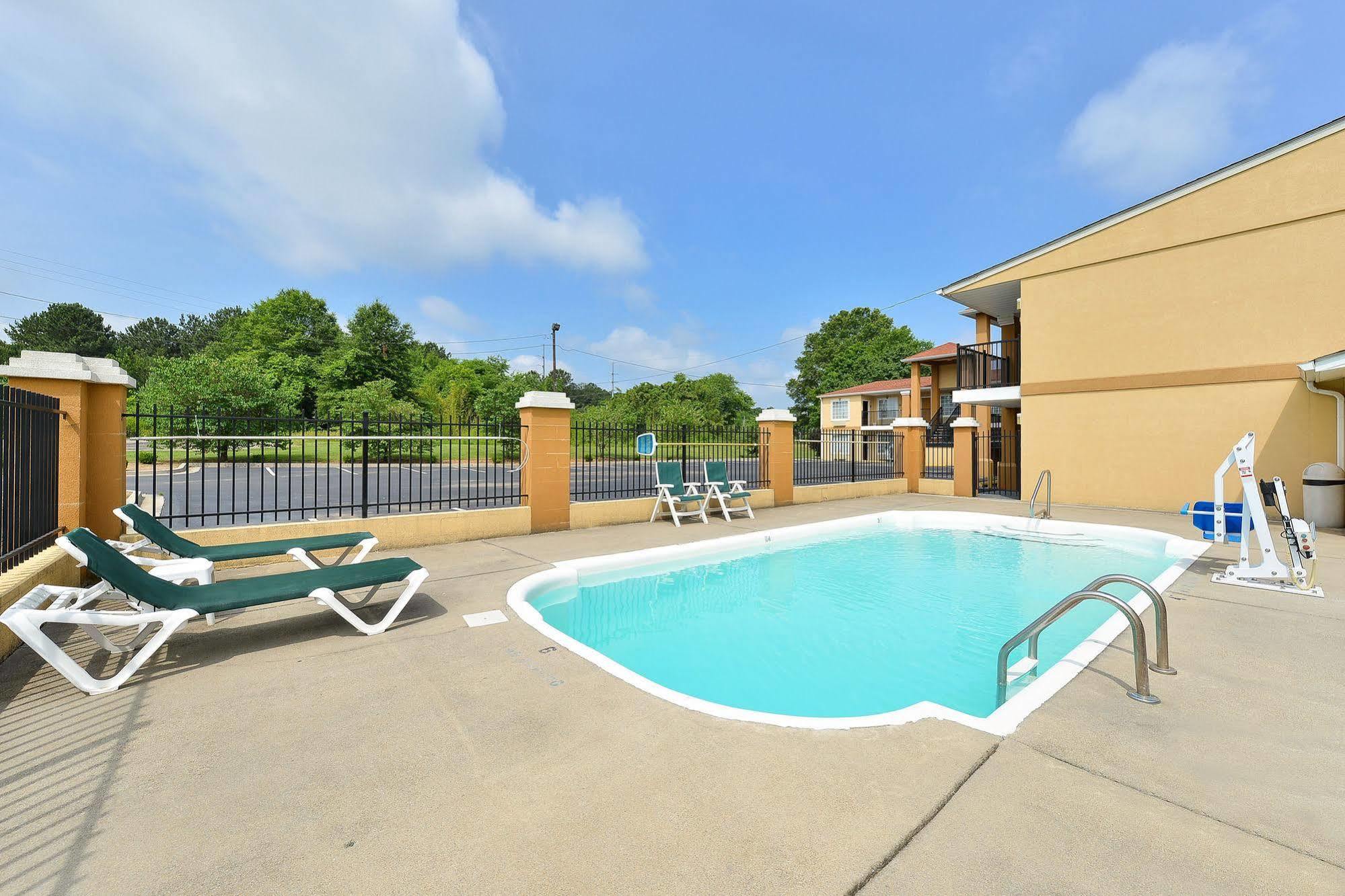 Quality Inn & Suites Cartersville Exterior photo